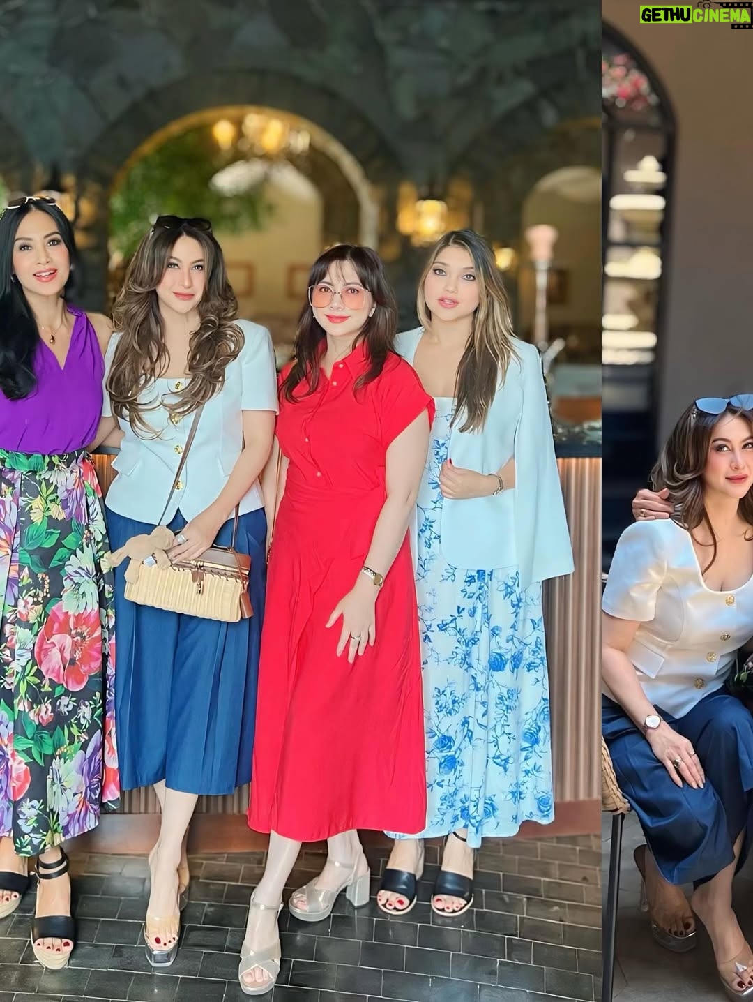 Diah Permatasari - 15.9K Likes - welcome Back Sarah!❤️
Reunion With my Beatiful Old friends❤️
•
Teman2 main sinetron Barengan di Thn 90 an❤️
Bahagia banget mengenang Masa kebersamaan..
Can’t wait To see you Again Gals!❤️
•
Diah,Diana,Cut Keke& Sarah❤️
Love you All  honey honey!❤️