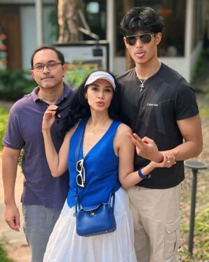 Diah Permatasari Instagram - Hari Minggu Buat Kami Adalah Hari yg Istimewa😍
Apalagi si Marco sedang liburan di jakarta!
Mumpung liburan .. jadi di puasin kulineran..
Hobby nya makan Makananan indonesia yg enak2😋😋