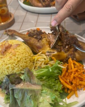 Diah Permatasari Instagram - Hari Minggu Buat Kami Adalah Hari yg Istimewa😍
Apalagi si Marco sedang liburan di jakarta!
Mumpung liburan .. jadi di puasin kulineran..
Hobby nya makan Makananan indonesia yg enak2😋😋