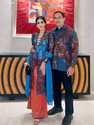 Diah Permatasari Instagram - Pengantin Lawas❤️🥰
Bismillah Perjalanan Menuju ke29Th ..
Bahtera Rumah Tangga❤️🙏🏻
•
“Kebahagiaan tertinggi di bumi adalah kebahagiaan pernikahan.”
•
Semoga rumah tangga kalian selalu di berkati&berada dalam perlindungan Allah SWT🙏🏻
•
Photo taken by @marinizumarnisreal thank u darl😘🙏🏻
