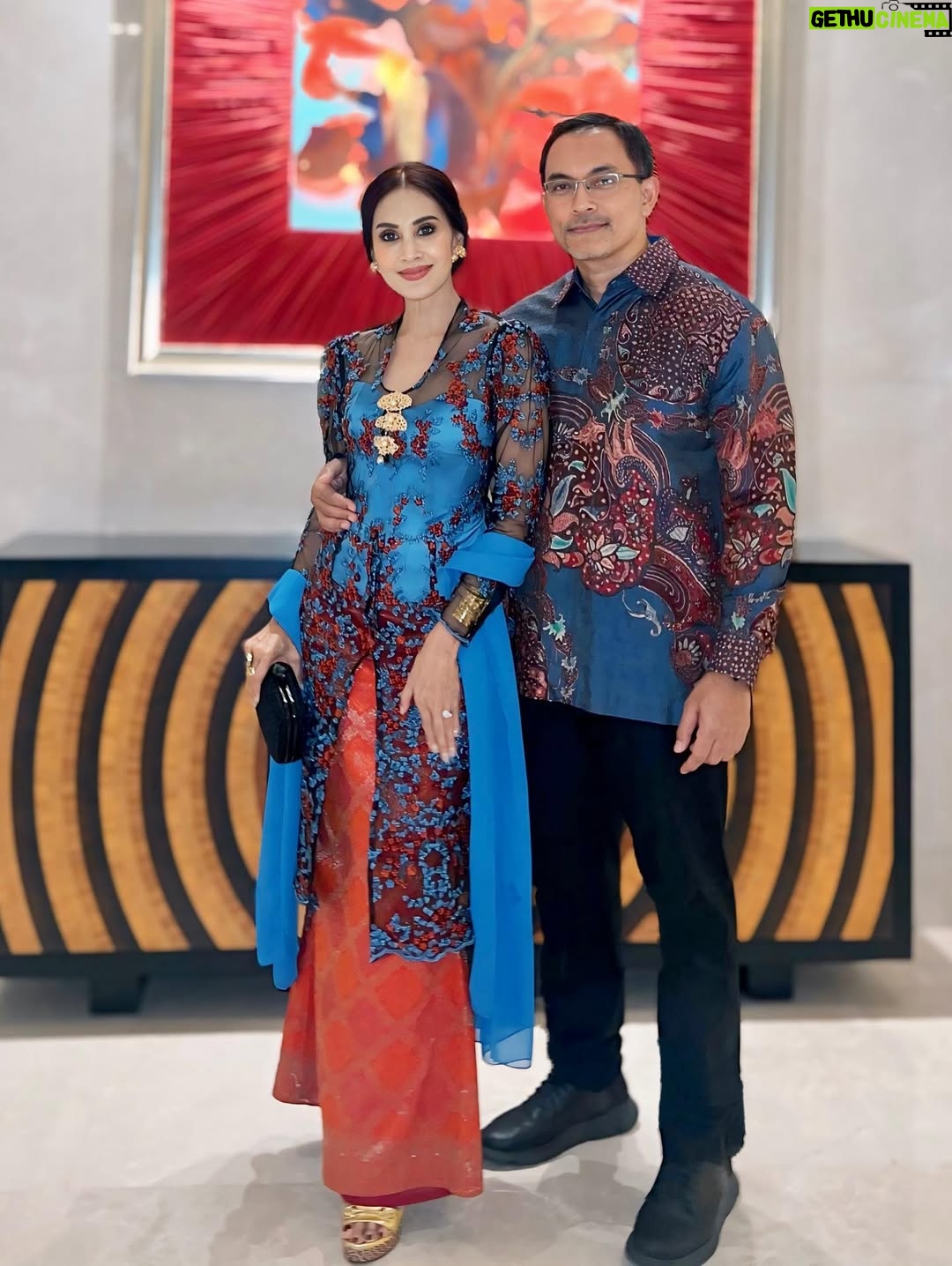 Diah Permatasari - 1.8K Likes - Pengantin Lawas❤️🥰
Bismillah Perjalanan Menuju ke29Th ..
Bahtera Rumah Tangga❤️🙏🏻
•
“Kebahagiaan tertinggi di bumi adalah kebahagiaan pernikahan.”
•
Semoga rumah tangga kalian selalu di berkati&berada dalam perlindungan Allah SWT🙏🏻
•
Photo taken by @marinizumarnisreal thank u darl😘🙏🏻