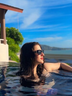 Diana Khan Instagram - A very blessed girl,
a very healed girl,
a very happy girl,
a very worthy girl☀️🌊
