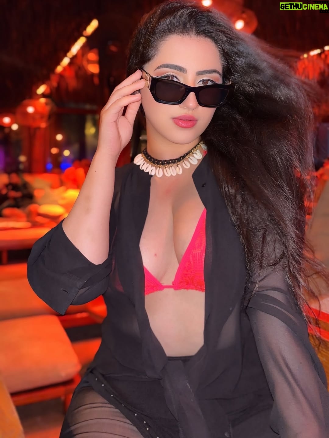 Diana Khan - 15.1K Likes - I like my life a lil better this way 😉