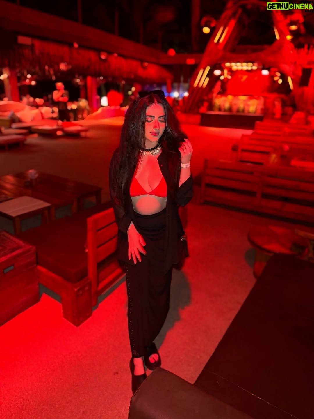 Diana Khan - 15.1K Likes - I like my life a lil better this way 😉