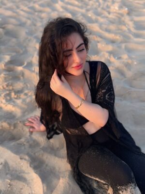 Diana Khan Instagram - Not just the sun that’s heating things up🌊

#dubai🇦🇪 #kitebeachdubai