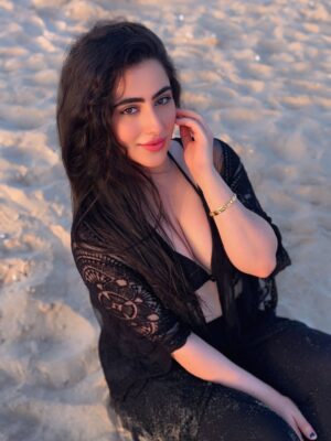 Diana Khan Instagram - Not just the sun that’s heating things up🌊

#dubai🇦🇪 #kitebeachdubai