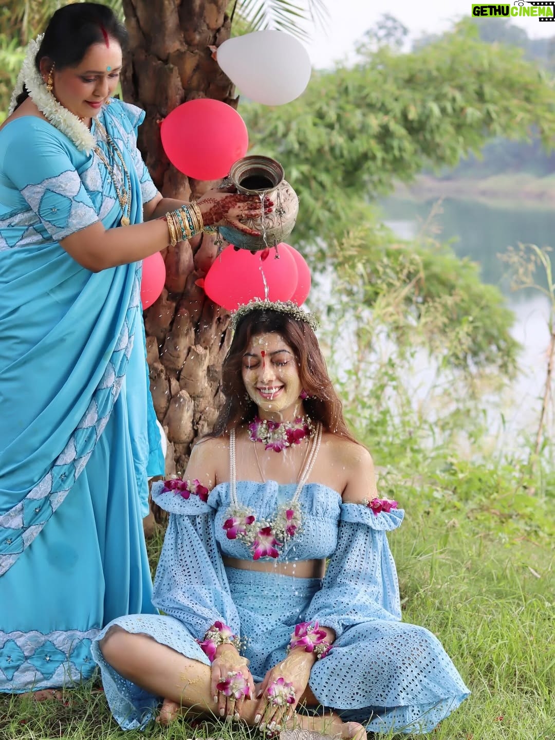 Digangana Suryavanshi - 139.1K Likes - This bday ritual has got my ❤️ #28 
Love you Maa Papa❤️

At @anchaviyo @zuperhotels 
Wearing @howwhenwearclothing 
Flower jewellery by @u_phool_floraljewellery