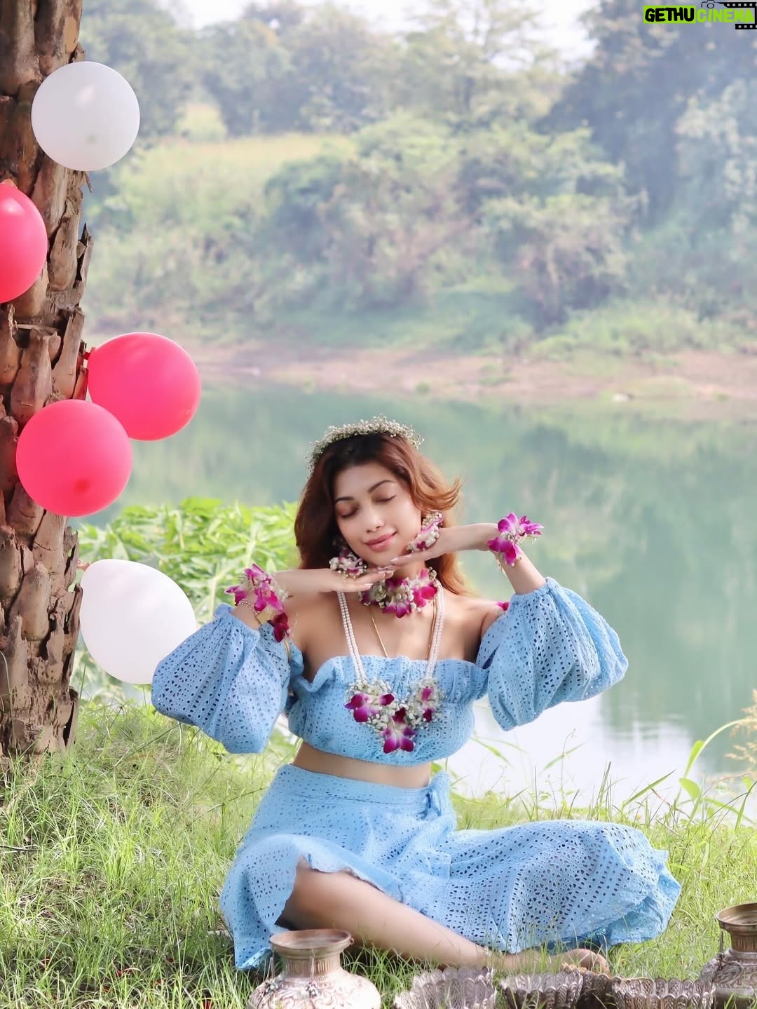 Digangana Suryavanshi - 139.1K Likes - This bday ritual has got my ❤️ #28 
Love you Maa Papa❤️

At @anchaviyo @zuperhotels 
Wearing @howwhenwearclothing 
Flower jewellery by @u_phool_floraljewellery