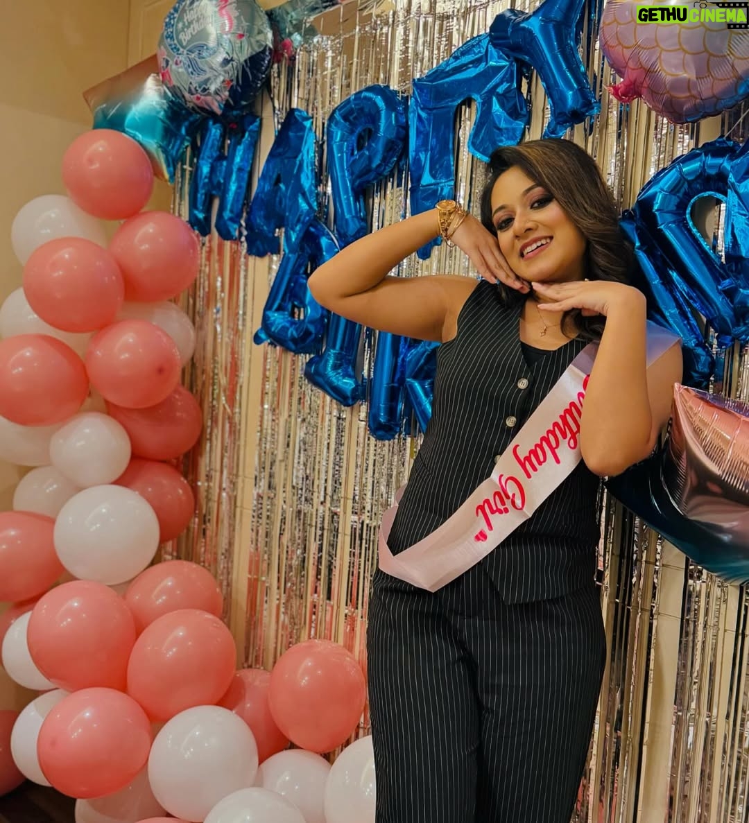 Dighi - 5.5K Likes - These people and my birthday…..that’s what I want every year ✨❤️