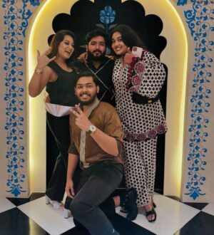 Dighi Instagram - These people and my birthday…..that’s what I want every year ✨❤️