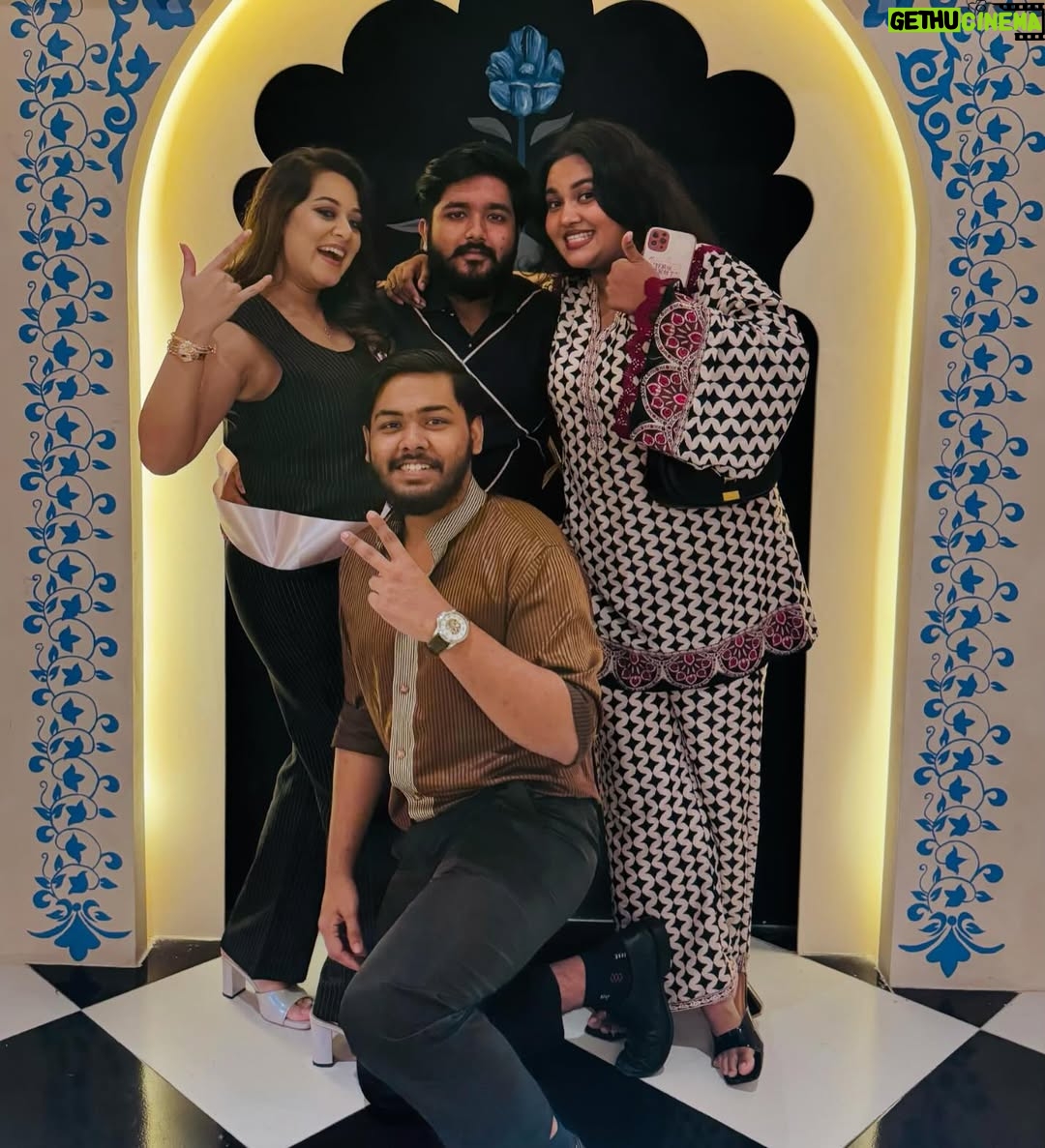Dighi - 5.5K Likes - These people and my birthday…..that’s what I want every year ✨❤️