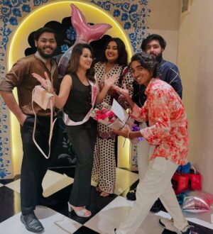 Dighi Instagram - These people and my birthday…..that’s what I want every year ✨❤️