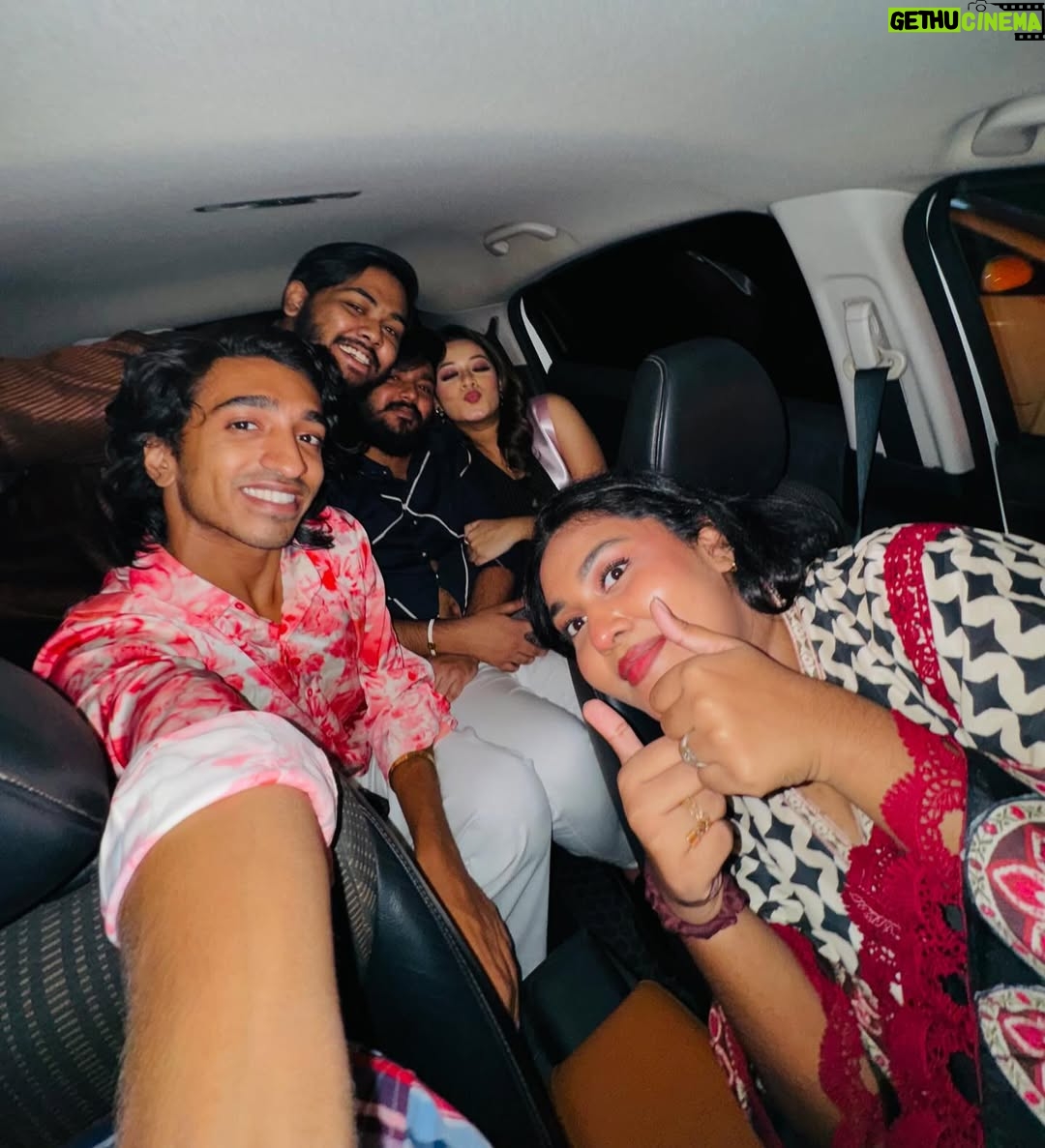 Dighi - 5.5K Likes - These people and my birthday…..that’s what I want every year ✨❤️