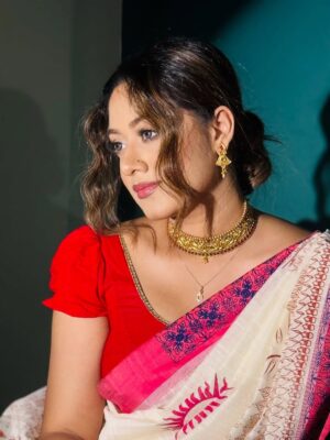 Dighi Instagram - ছল, নাকি জল?
চঞ্চল
মেয়ে তুই বল!