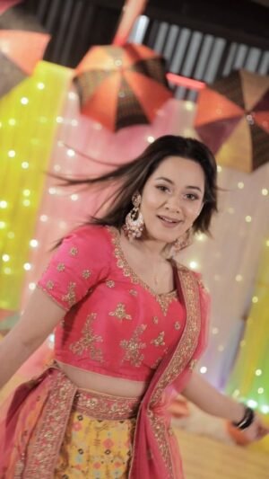 Dighi Instagram - #holudholuddance #chorki #dighi
.
Dc @ridysheikh
Wearing @sanayacouture