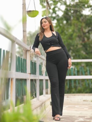 Diksha Behll Instagram - Fit pics give me will to live 🖤
.
.
.
Top @littlebox.india
Pants @hm
.
.
Pc @_photo__hub____
.
.
#explore #explorepage #trending #reels #trendingreels #dehradun #uttarakhand #nature #dehradunlove #dehradunblogger #uttarakhandblogger #exploreuttarakhand