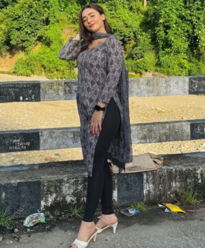 Diksha Behll Instagram - ਲਾਈਏ ਜੇ ਯਾਰੀਆਂ
ਫਿਰ ਲਾ ਕੇ ਤੋੜ ਨਿਭਾਈਏ ਨੀ 😌