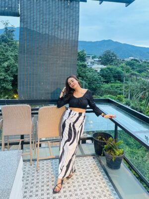 Diksha Behll Instagram - Missin’ nothing but the money I spent on my clothes 🫢🙇🏼♀️
.
.
.
Outfit @savana
Footwear @hypefly.in
