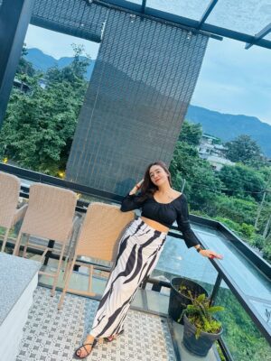 Diksha Behll Instagram - Missin’ nothing but the money I spent on my clothes 🫢🙇🏼♀️
.
.
.
Outfit @savana
Footwear @hypefly.in