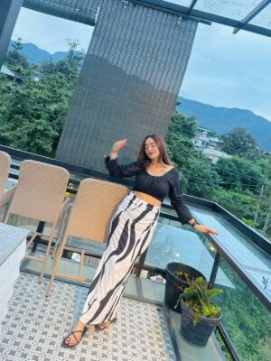 Diksha Behll Instagram - Missin’ nothing but the money I spent on my clothes 🫢🙇🏼♀️
.
.
.
Outfit @savana
Footwear @hypefly.in