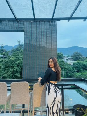 Diksha Behll Instagram - Missin’ nothing but the money I spent on my clothes 🫢🙇🏼♀️
.
.
.
Outfit @savana
Footwear @hypefly.in