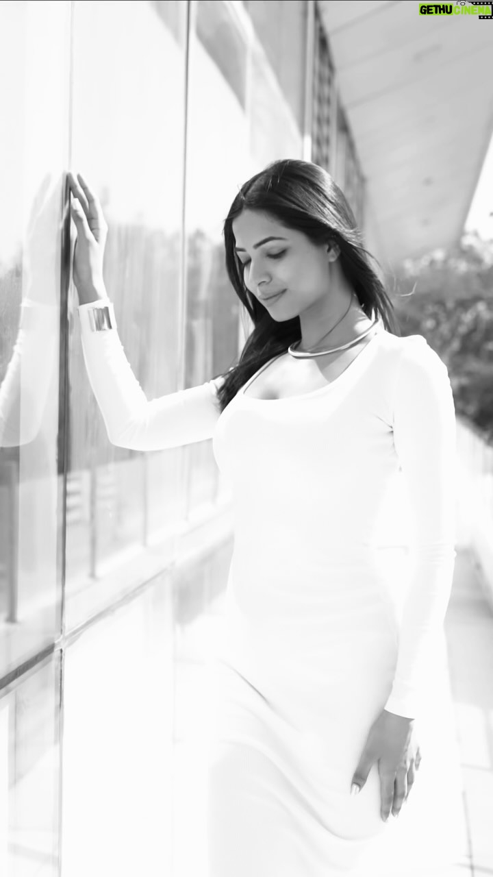 Diksha Singh - 3 Likes - 🖤🤍