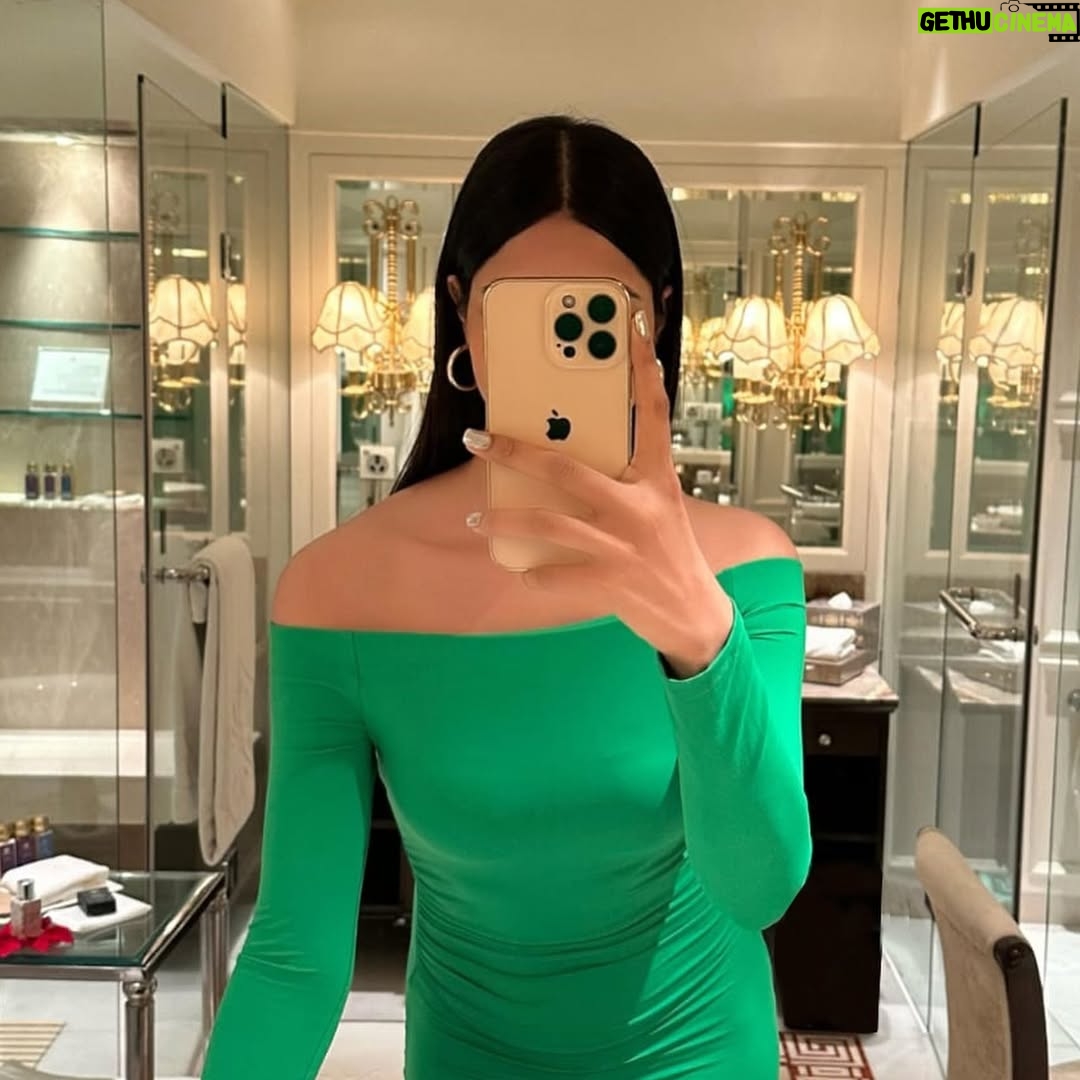 Diksha Singh - 3 Likes - Self love reflection💕