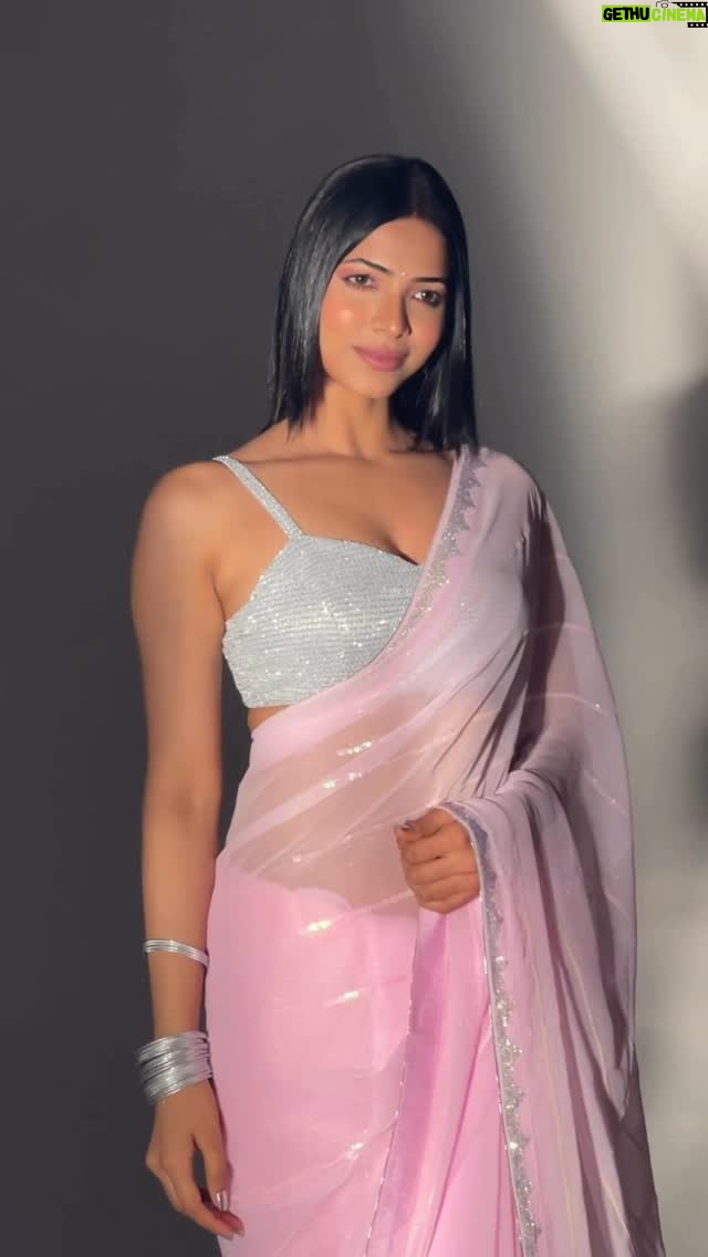 Diksha Singh - 10.2K Likes - Pink saree energy💕⭐️✨
@faizialiphotography 
@fzyfuzionstudiopro 
@makeup_asfaque 
@thamnicky_hairstylist 
.
.
.
#trending #timelesselegance #glam #look