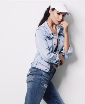Diksha Singh Instagram - Be highly humble yet highly aware of your worth!!!
Shot by @manishlakhubha