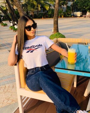 Diksha Singh Instagram - Happiness is the new rich🌟
Inner peace is the new success⚡️
Health is the new wealth 💫
#healthy #lifestyle