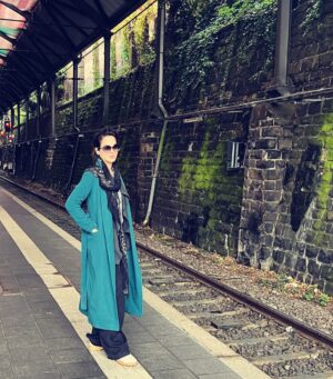 Dilara Gönder Instagram - Berlin'e. 🥂💚
Aachen Tren İstasyonu.