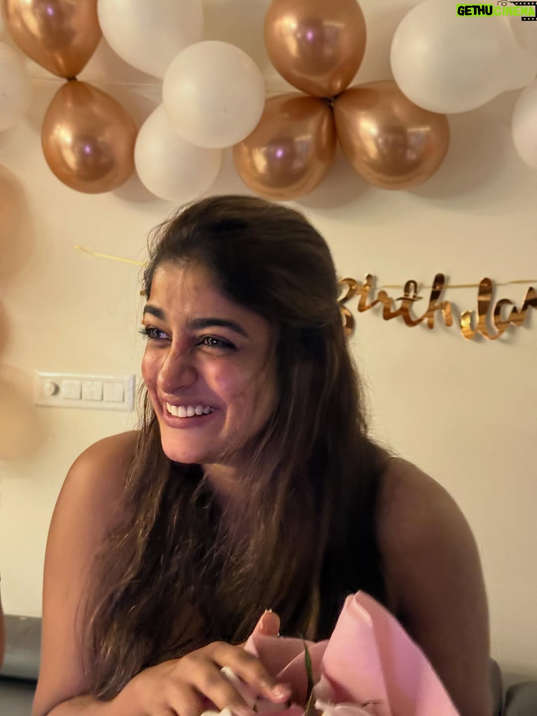 Dimple Hayathi - 76.3K Likes - Unfiltered version on my bday .. 🥰 some flowers and some good people to wish on you. ❤️
.
.
.
.
.
.
.
..
.
.
.
.
. #dimplehayathi #dimplehyati