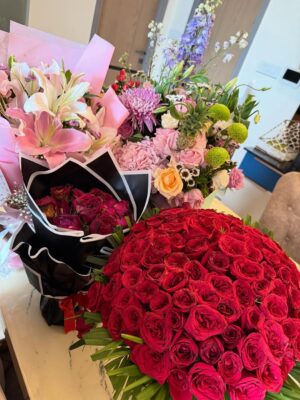 Dimple Hayathi Instagram - Unfiltered version on my bday .. 🥰 some flowers and some good people to wish on you. ❤️
.
.
.
.
.
.
.
..
.
.
.
.
. #dimplehayathi #dimplehyati
