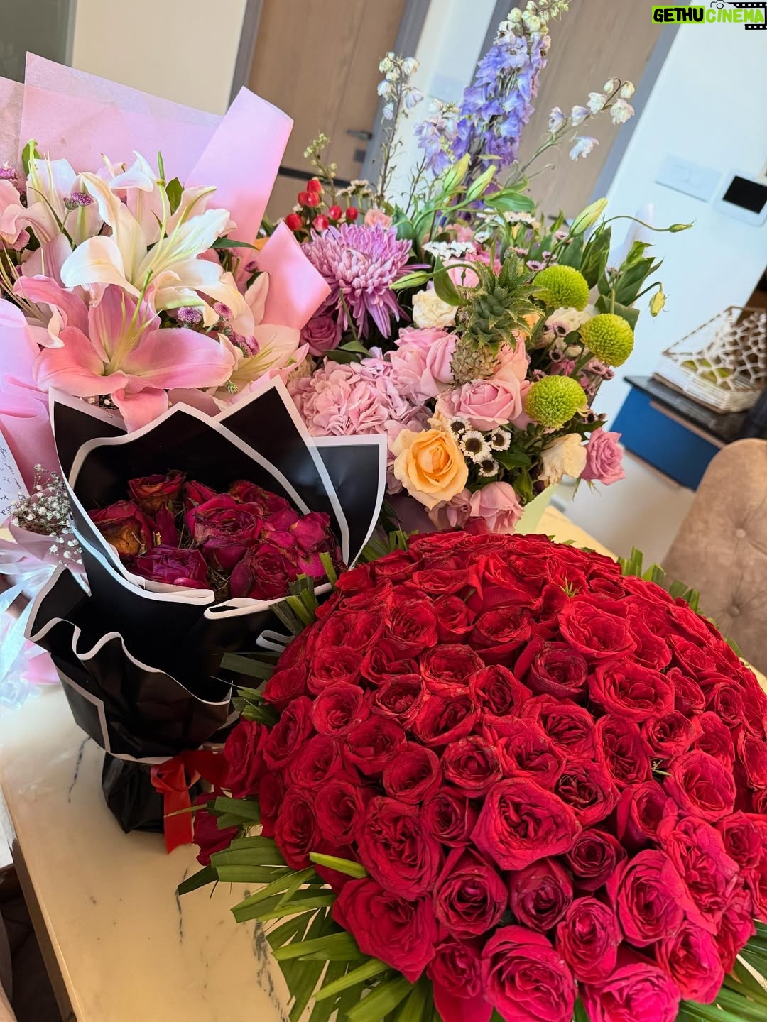 Dimple Hayathi - 76.3K Likes - Unfiltered version on my bday .. 🥰 some flowers and some good people to wish on you. ❤️
.
.
.
.
.
.
.
..
.
.
.
.
. #dimplehayathi #dimplehyati