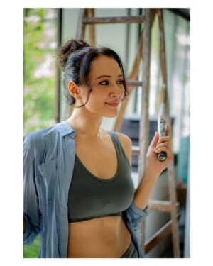Dipannita Sharma Instagram - ‘Paint thy colours’ … Always 

💙 

Photography: @charcoalmarks 
BTS super support : @palomachakraborty 
MUA : @makeupbymanasichipra 
Hair : @makeupby_palaksalia 

#funshoot #photography #portraits #teamwork #bluegrey #loungewear #hair #makeup #photos #photoshoot #colours #smiles #we