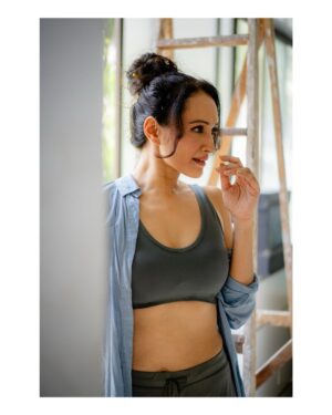 Dipannita Sharma Instagram - ‘Paint thy colours’ … Always 

💙 

Photography: @charcoalmarks 
BTS super support : @palomachakraborty 
MUA : @makeupbymanasichipra 
Hair : @makeupby_palaksalia 

#funshoot #photography #portraits #teamwork #bluegrey #loungewear #hair #makeup #photos #photoshoot #colours #smiles #we