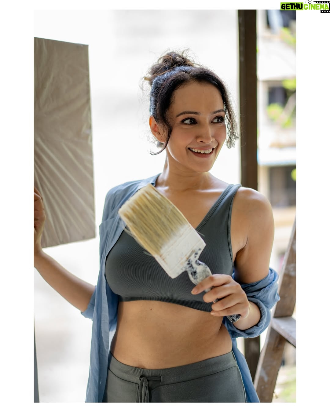 Dipannita Sharma - 2K Likes - ‘Paint thy colours’ … Always 

💙 

Photography: @charcoalmarks 
BTS super support : @palomachakraborty 
MUA : @makeupbymanasichipra 
Hair : @makeupby_palaksalia 

#funshoot #photography #portraits #teamwork #bluegrey #loungewear #hair #makeup #photos #photoshoot #colours #smiles #we
