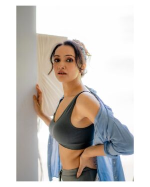 Dipannita Sharma Instagram - ‘Paint thy colours’ … Always 

💙 

Photography: @charcoalmarks 
BTS super support : @palomachakraborty 
MUA : @makeupbymanasichipra 
Hair : @makeupby_palaksalia 

#funshoot #photography #portraits #teamwork #bluegrey #loungewear #hair #makeup #photos #photoshoot #colours #smiles #we
