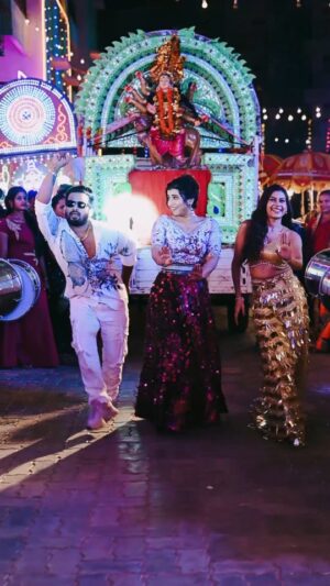 Dipti Rekha Padhi Instagram - "୧ ନମ୍ବର୍ ଆମ ଭସାଣୀ" - A rhythm that makes the Gaja Laxmi Puja Bhasani unforgettable, brought to you by Diptirekha Official.
#diptirekhapadhi #diptirekhasong
#anuguliabunty #amabhasani #1no.amabhasani #behindthescenes