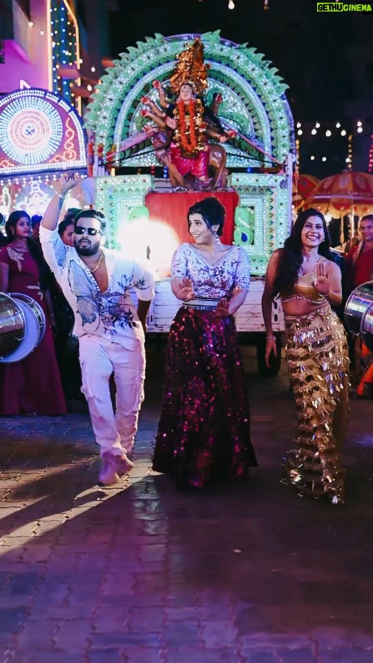 Dipti Rekha Padhi - 7.3K Likes - "୧ ନମ୍ବର୍ ଆମ ଭସାଣୀ" - A rhythm that makes the Gaja Laxmi Puja Bhasani unforgettable, brought to you by Diptirekha Official.

#diptirekhapadhi #diptirekhasong 
#anuguliabunty #amabhasani #1no.amabhasani #behindthescenes