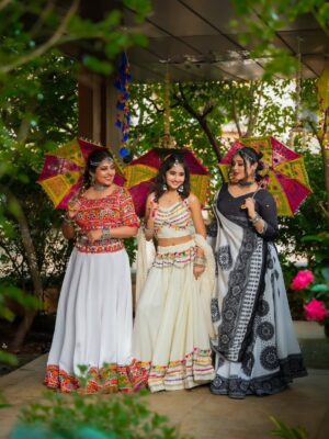 Disha Tewani Instagram - Navratri lineup starts here → Look 1 in white 👀 stay tuned for the next 💫🤍
#TheTewaniTrio
