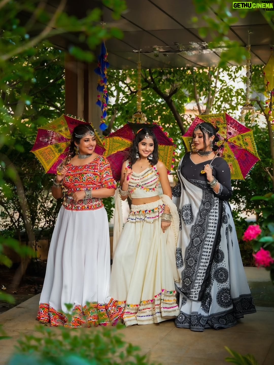 Disha Tewani - 25.2K Likes - Navratri lineup starts here → Look 1 in white 👀 stay tuned for the next 💫🤍 

#TheTewaniTrio