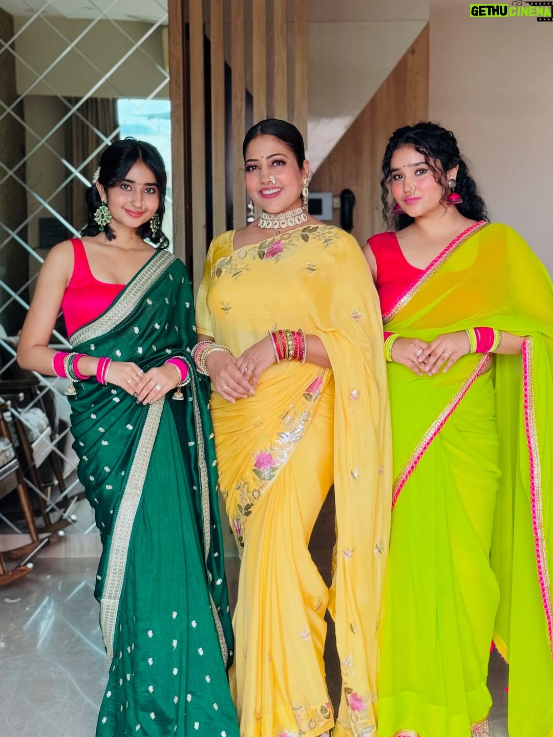 Disha Tewani - 1.3K Likes - Kaise lag rahe hai hum log marathi look mein? 🤔🤔🥰🥰🥰🥰 
@aanchaljtewani @iamchahattewani 

Makeup @designerfacesbyaanchal @aanchaljtewani 
Hair @radhahairstylist108