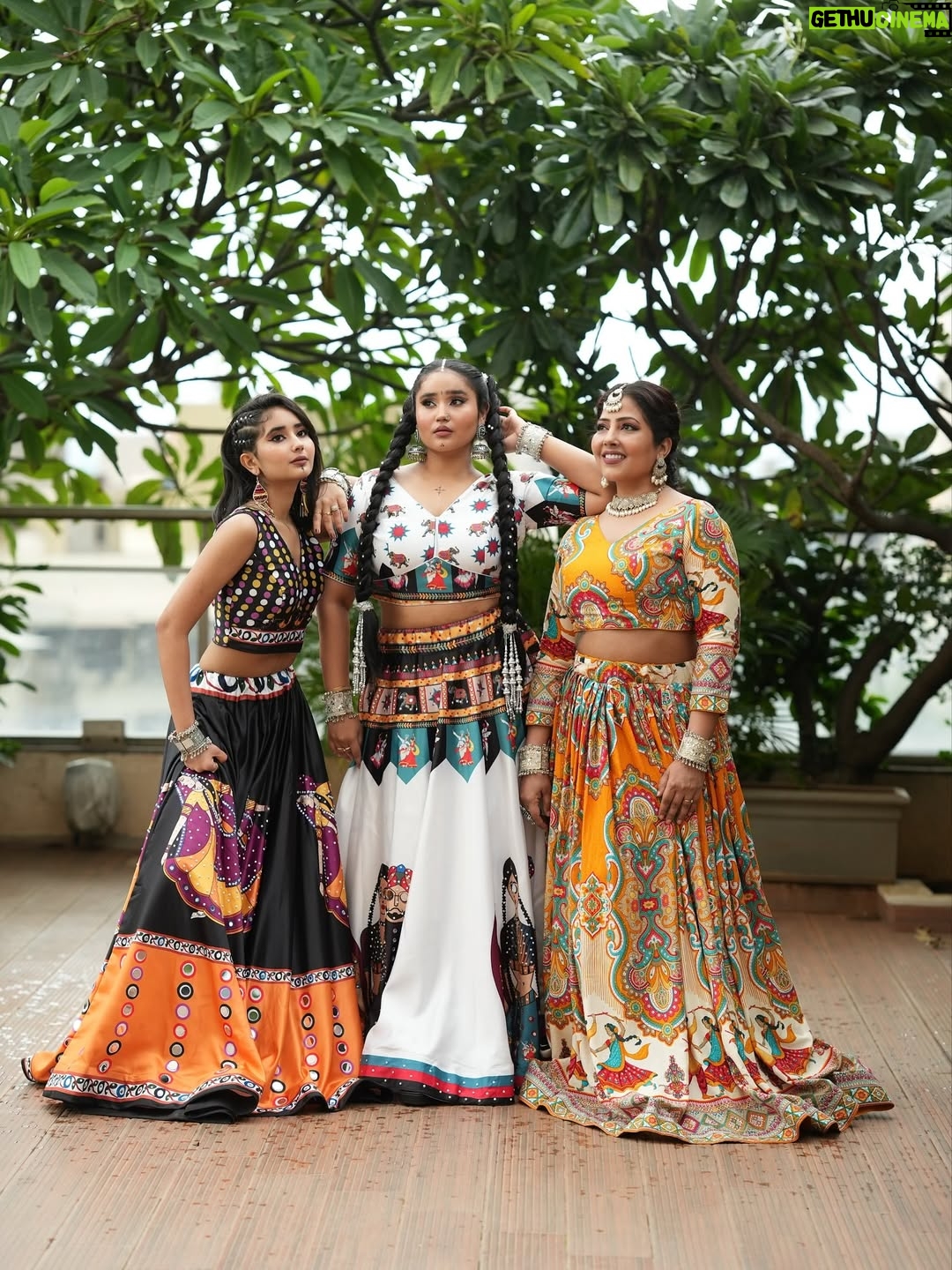 Disha Tewani - 10.8K Likes - Our last look of Navratri 2025 🩷❤️🧡💛💚🩵💙💜🖤🩶🩶🤎

#navratri #TheTewaniTrio