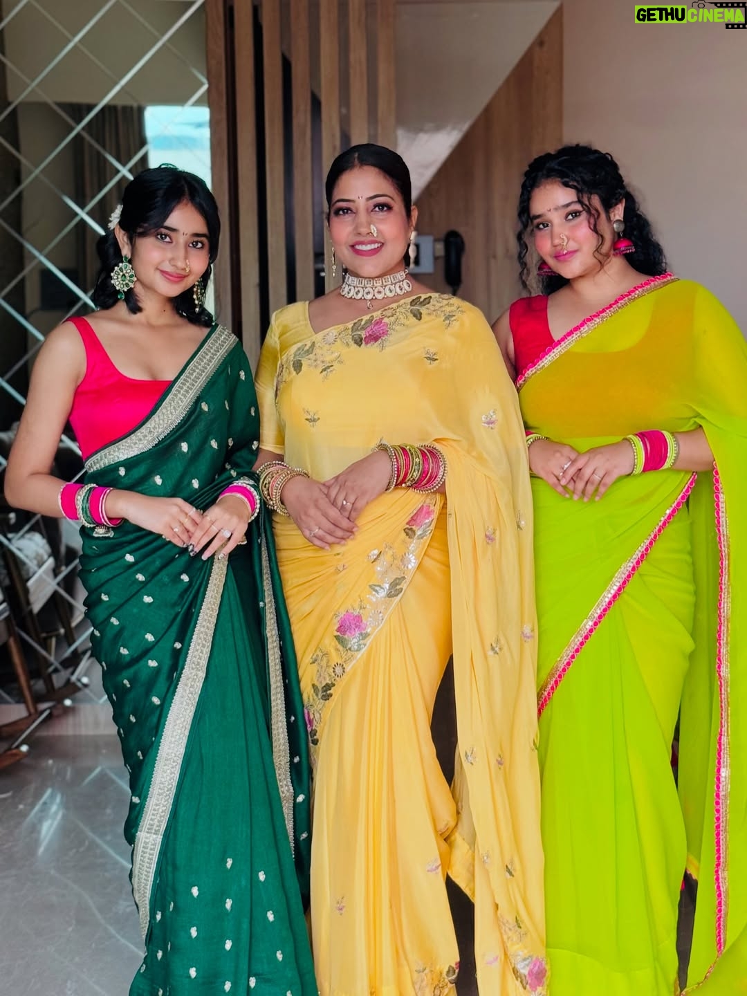 Disha Tewani - 1.3K Likes - Kaise lag rahe hai hum log marathi look mein? 🤔🤔🥰🥰🥰🥰 
@aanchaljtewani @iamchahattewani 

Makeup @designerfacesbyaanchal @aanchaljtewani 
Hair @radhahairstylist108