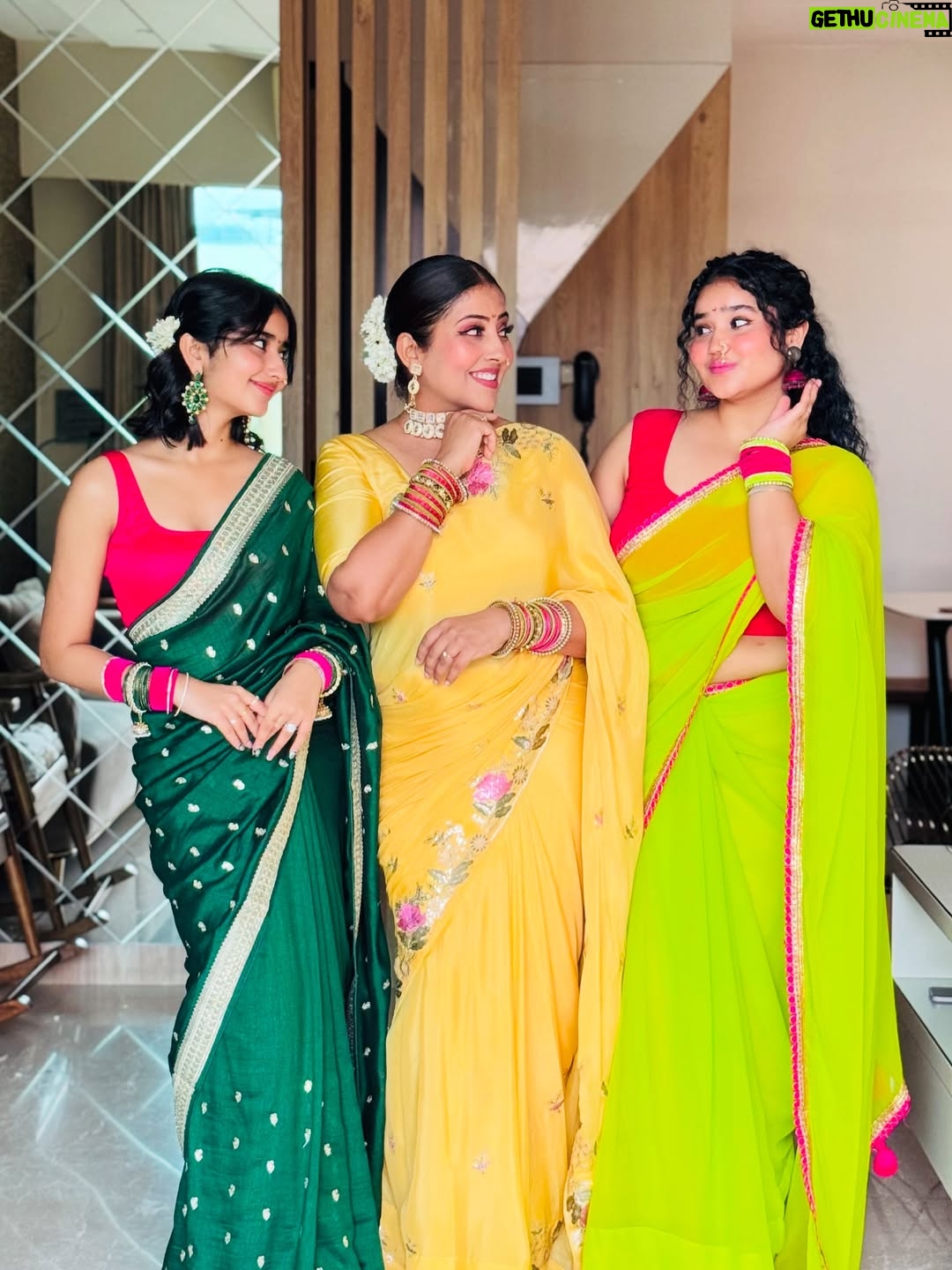 Disha Tewani - 1.3K Likes - Kaise lag rahe hai hum log marathi look mein? 🤔🤔🥰🥰🥰🥰 
@aanchaljtewani @iamchahattewani 

Makeup @designerfacesbyaanchal @aanchaljtewani 
Hair @radhahairstylist108