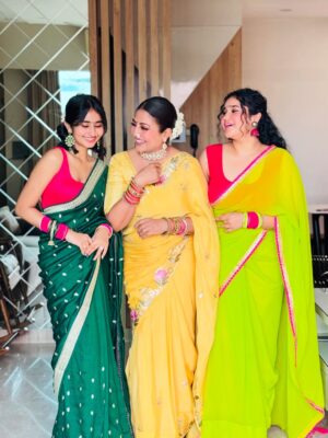 Disha Tewani Instagram - Kaise lag rahe hai hum log marathi look mein? 🤔🤔🥰🥰🥰🥰
@aanchaljtewani @iamchahattewani
Makeup @designerfacesbyaanchal @aanchaljtewani
Hair @radhahairstylist108