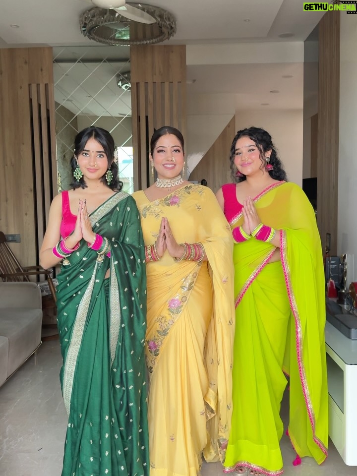 Disha Tewani - 1.3K Likes - Kaise lag rahe hai hum log marathi look mein? 🤔🤔🥰🥰🥰🥰 
@aanchaljtewani @iamchahattewani 

Makeup @designerfacesbyaanchal @aanchaljtewani 
Hair @radhahairstylist108