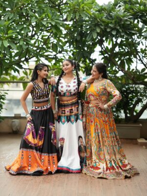 Disha Tewani Instagram - Our last look of Navratri 2025 🩷❤️🧡💛💚🩵💙💜🖤🩶🩶🤎
#navratri #TheTewaniTrio