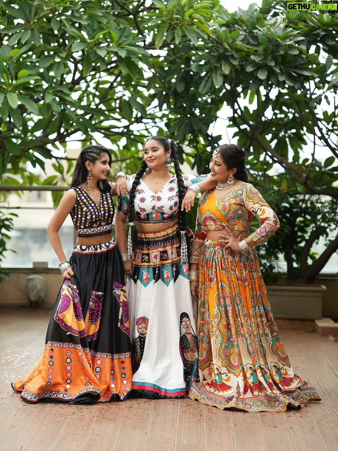 Disha Tewani - 10.8K Likes - Our last look of Navratri 2025 🩷❤️🧡💛💚🩵💙💜🖤🩶🩶🤎

#navratri #TheTewaniTrio